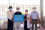 Công ty CP Cảng quốc tế Lào - Việt tặng khu cách ly Mitraco 50 bộ giường, tủ y tế