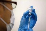 Moderna phản hồi về lô vaccine nhiễm chất lạ ở Nhật