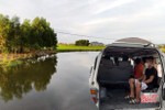 Hà Tĩnh: 8 thanh niên tụ tập nhậu nhẹt, 2 người chèo thuyền từ vùng dịch sang