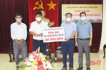 Công ty CP Hồng Lam Xuân Thành ủng hộ Hà Tĩnh gần 1 tỷ đồng phòng, chống dịch bệnh