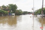 Một số tuyến đường, nhà dân tại thị xã Kỳ Anh ngập sâu do mưa lớn