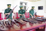 Bộ đội Biên phòng Hà Tĩnh vận động thu hồi 31 khẩu súng