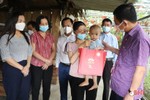 Lãnh đạo tỉnh tặng quà Trung thu cho trẻ em các huyện miền núi Hà Tĩnh