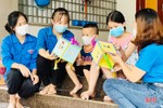 Tuổi trẻ xã biên giới Hà Tĩnh làm đèn lồng tặng trẻ em hoàn cảnh khó khăn