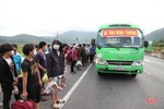 Hà Tĩnh huy động 13 ô tô chở 400 công dân từ các tỉnh miền Nam qua địa bàn