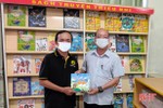 Quán Chiêu Văn trao tặng 40 bộ sách “Ban mai kỳ diệu” cho thiếu nhi Hà Tĩnh