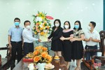Lãnh đạo tỉnh Hà Tĩnh tỉnh tặng hoa, chúc mừng ngày Doanh nhân Việt Nam