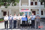 Trao tặng xe cứu thương, thiết bị giáo dục cho huyện Hương Sơn