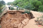 Sụt lở lớn gần cắt đứt giao thông trên tuyến quốc phòng ven biển Hà Tĩnh