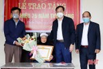 Trao Huy hiệu 75 năm tuổi Đảng cho 2 đảng viên ở Can Lộc