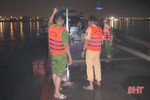 Bắt giữ 2 sà lan vận chuyển cát trái phép trên sông Lam