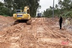 Khắc phục tình trạng lầy lội khi thi công quốc lộ 281 ở Hà Tĩnh