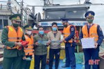 Cảnh sát biển tuyên truyền IUU cho ngư dân vào tránh trú gió mùa tại đảo Bạch Long Vĩ