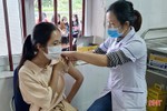 Các địa phương ở Hà Tĩnh tiêm vắc-xin phòng COVID-19 cho người từ 16 - 18 tuổi