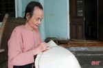 Cụ bà hơn 90 tuổi “giữ lửa” nghề nón lá Ba Giang