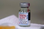 Mới nhất: Có thể tiêm mũi 2 vaccine COVID-19 Moderna cho người đã tiêm mũi 1 Pfizer hoặc AstraZeneca