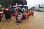 Bão Rai gây mưa lũ lớn ở Philippines, gần 100.000 người phải sơ tán