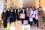 GS.TS Trần Thị Phương Mai tặng các thiết bị y tế gần 400 triệu đồng cho quê nhà