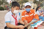 Học sinh tiểu học ở Hà Tĩnh học cách sử dụng điện tiết kiệm, hiệu quả