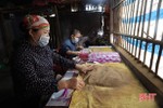 Hà Tĩnh: Tăng ca làm hương phục vụ thị trường Tết