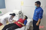 Nhóm người trẻ ở Hương Khê vượt hơn 50km hiến máu hiếm cứu người trong đêm