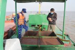 BTL Vùng Cảnh sát biển 1 phát hiện tàu chở 20 ngàn lít dầu DO không rõ nguồn gốc
