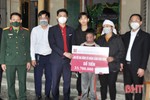 Đoàn thanh niên Agribank Hà Tĩnh tặng quà cho gia đình khó khăn ở Can Lộc