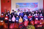 Trao 2 nhà nhân ái và 120 suất quà cho người dân biên giới Hương Sơn