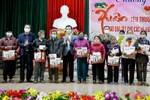 Trao 1.457 suất quà tết cho người nghèo Can Lộc