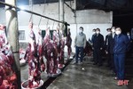 Kiểm tra đột xuất lúc rạng sáng tại các lò mổ gia súc tập trung ở Hà Tĩnh