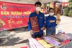 Thanh niên Hương Khê bán hương trầm gây quỹ cho người nghèo vui tết