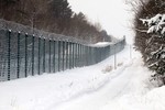 Litva xây dựng hàng rào thép gai dọc biên giới với Belarus