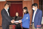 Báo Hà Tĩnh phối hợp BIDV Hà Tĩnh trao quà tết cho các hoàn cảnh khó khăn