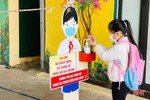 Học sinh Hà Tĩnh nghiêm túc phòng dịch ngay ngày đầu trở lại trường sau tết