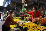 Thị trường Rằm tháng Giêng ở Hà Tĩnh: Hoa tươi, cau trầu tăng giá