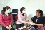 Bán rác thải tái chế, phụ nữ Nghi Xuân tặng hơn 300 suất quà cho hội viên nghèo