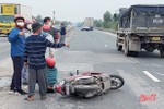 Hà Tĩnh: Xe máy tông nhau, 2 thanh niên nhập viện