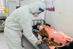 Y bác sỹ Bệnh viện Phổi Hà Tĩnh “căng mình” khi ca mắc COVID-19 chuyển nặng tăng