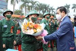 Chủ tịch UBND tỉnh Võ Trọng Hải tiễn thanh niên TP Hà Tĩnh lên đường nhập ngũ
