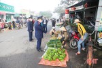 Nan giải xử lý vấn nạn chợ lấn đường, tiềm ẩn nguy cơ tai nạn ở Hà Tĩnh
