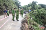 Khó khăn trong cứu hộ xe đầu kéo rơi xuống vực trên QL 8 ở Hà Tĩnh