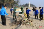 Đoàn viên thanh niên Nghi Xuân ra quân vệ sinh môi trường, làm sạch bãi biển