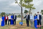 BIDV Hà Tĩnh trồng cây lưu niệm tại khu mộ cố Tổng Bí thư Hà Huy Tập