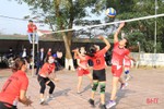 17 đội tranh tài Giải Bóng chuyền nữ huyện Nghi Xuân