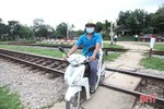 Tự mở lối ngang qua đường sắt ở Hà Tĩnh - ẩn họa khó lường