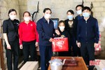 “Mẹ đỡ đầu” cho 35 cháu mồ côi, hoàn cảnh khó khăn ở Hương Sơn