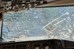 Máy bay của hãng Delta hạ cánh khẩn cấp vì nứt kính buồng lái