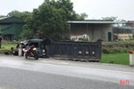 Xe container đâm xe tải “bay” xuống ruộng trên tuyến tránh TP Hà Tĩnh