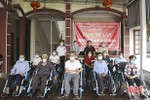 Trao 30 xe lăn cho người khuyết tật ở Can Lộc