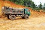 Chính quyền “khó nắm bắt” nạn khai thác trộm đất tại Đức Lạng